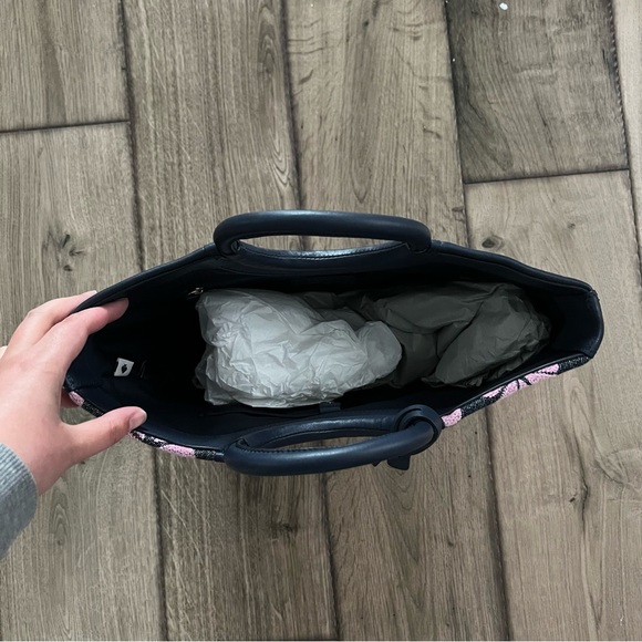 NWOT Kate Spade On Purpose Half Circle Tote - Picture 2 of 3